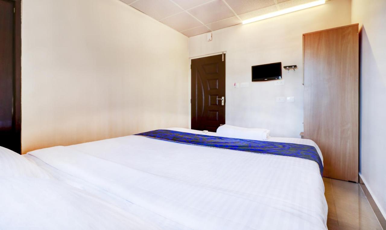 Tri-Star Presidency Kochi Exterior foto